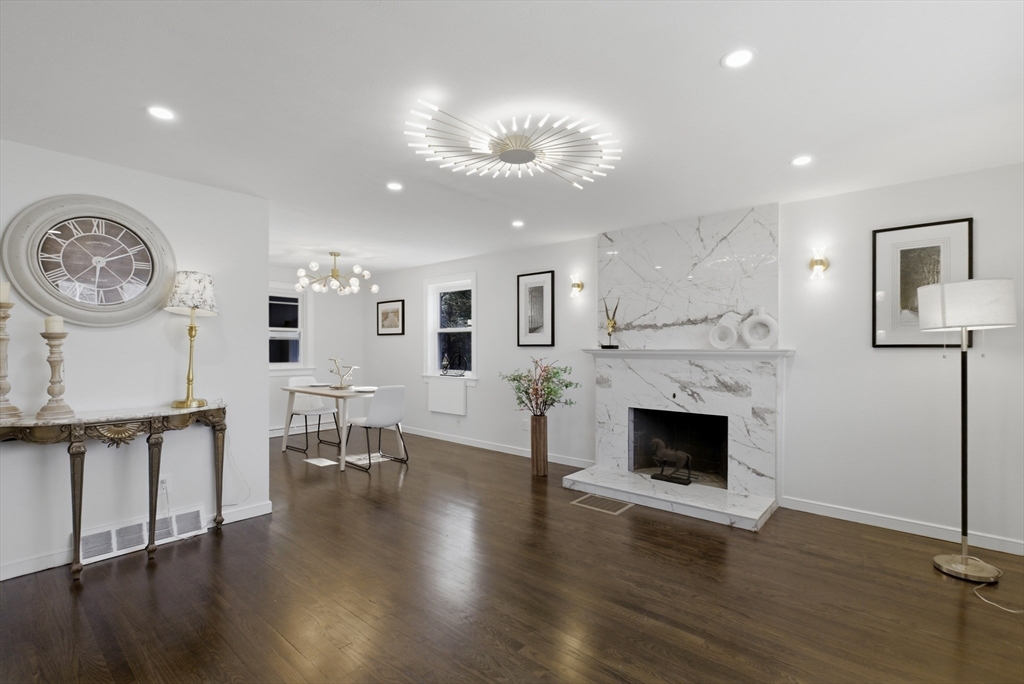 607 Turnpike St, Stoughton, Massachusetts, 4 Bedrooms Bedrooms, 6 Rooms Rooms,2 BathroomsBathrooms,Residential,For Sale,Turnpike St,73526484
