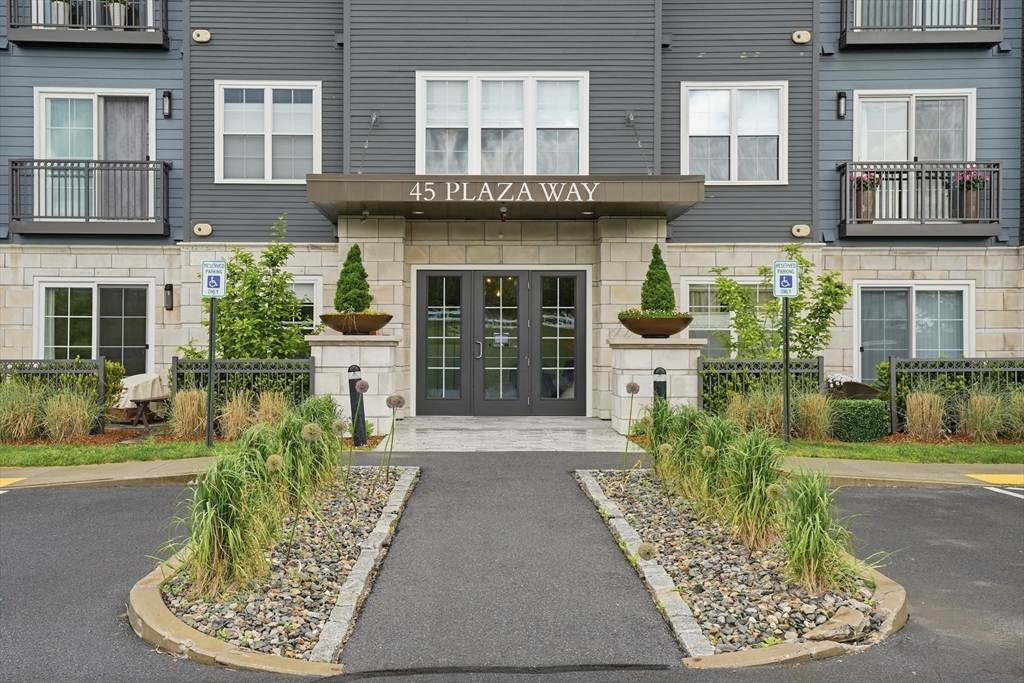 45 Plaza Way, Plymouth, Massachusetts, 2 Bedrooms Bedrooms, 6 Rooms Rooms,2 BathroomsBathrooms,Residential,For Sale,Plaza Way,73526552