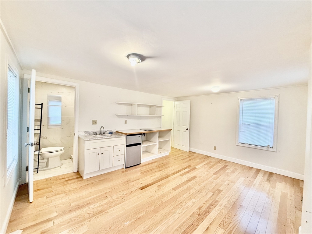 19 Common St, Weymouth, Massachusetts, 2 Rooms Rooms,1 BathroomBathrooms,Residential Lease,For Rent,Common St,73526716