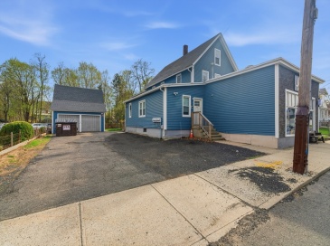 48 Hubbard St, Ludlow, Massachusetts, 2 Bedrooms Bedrooms, 4 Rooms Rooms,1 BathroomBathrooms,Residential Lease,For Rent,Hubbard St,73526720