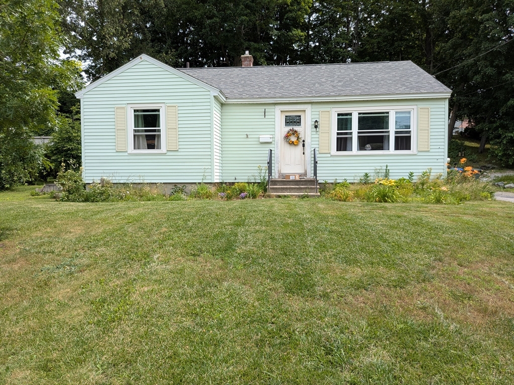 17 Daley St, Leominster, Massachusetts, 2 Bedrooms Bedrooms, 5 Rooms Rooms,1 BathroomBathrooms,Residential,For Sale,Daley St,73491255