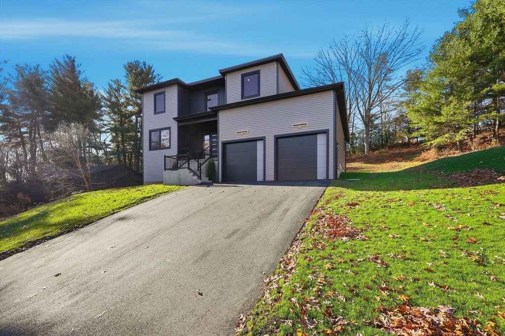 287 Whitney Ave, Holyoke, Massachusetts, 3 Bedrooms Bedrooms, 6 Rooms Rooms,2.5 BathroomsBathrooms,Residential,For Sale,Whitney Ave,73460003