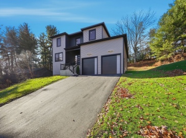 287 Whitney Ave, Holyoke, Massachusetts, 3 Bedrooms Bedrooms, 6 Rooms Rooms,2.5 BathroomsBathrooms,Residential,For Sale,Whitney Ave,73460003