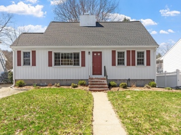 126 Pleasant Street, Melrose, Massachusetts, 4 Bedrooms Bedrooms, 8 Rooms Rooms,2 BathroomsBathrooms,Residential,For Sale,Pleasant Street,73501823
