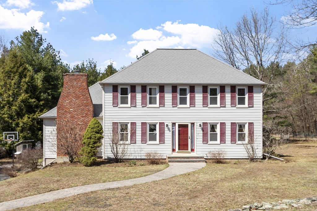 17 Mount Auburn Street, Chelmsford, Massachusetts, 3 Bedrooms Bedrooms, 7 Rooms Rooms,2.5 BathroomsBathrooms,Residential,For Sale,Mount Auburn Street,73499143