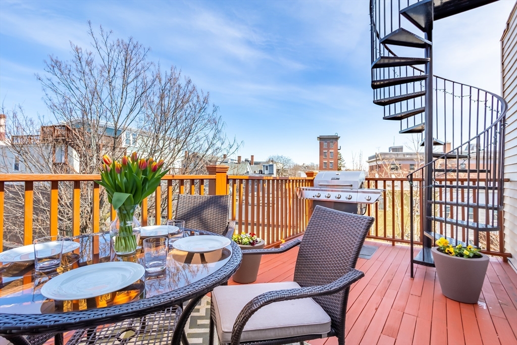 200 Emerson St, Boston, Massachusetts, 2 Bedrooms Bedrooms, 4 Rooms Rooms,2 BathroomsBathrooms,Residential Lease,For Rent,Emerson St,73508152