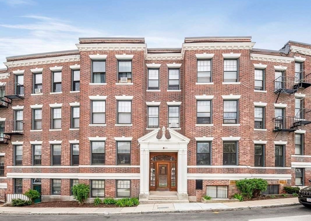 110 Lanark Rd, Boston, Massachusetts, 1 Bedroom Bedrooms, 4 Rooms Rooms,1 BathroomBathrooms,Residential Lease,For Rent,Lanark Rd,73504083