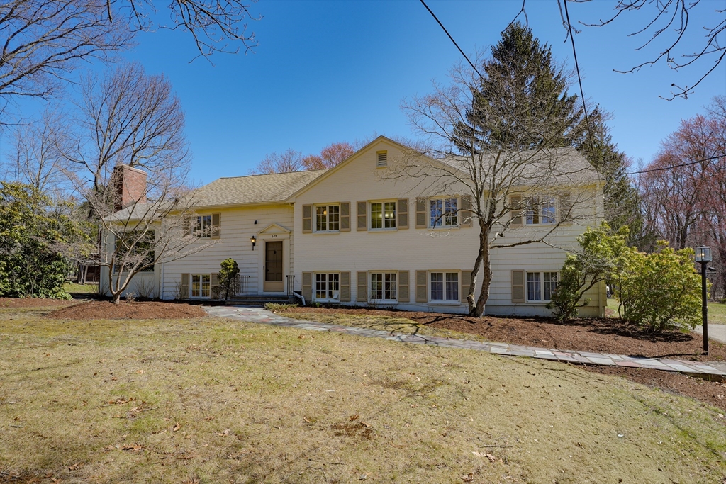 605 Chestnut St, Lynnfield, Massachusetts, 4 Bedrooms Bedrooms, 8 Rooms Rooms,2.5 BathroomsBathrooms,Residential,For Sale,Chestnut St,73499030