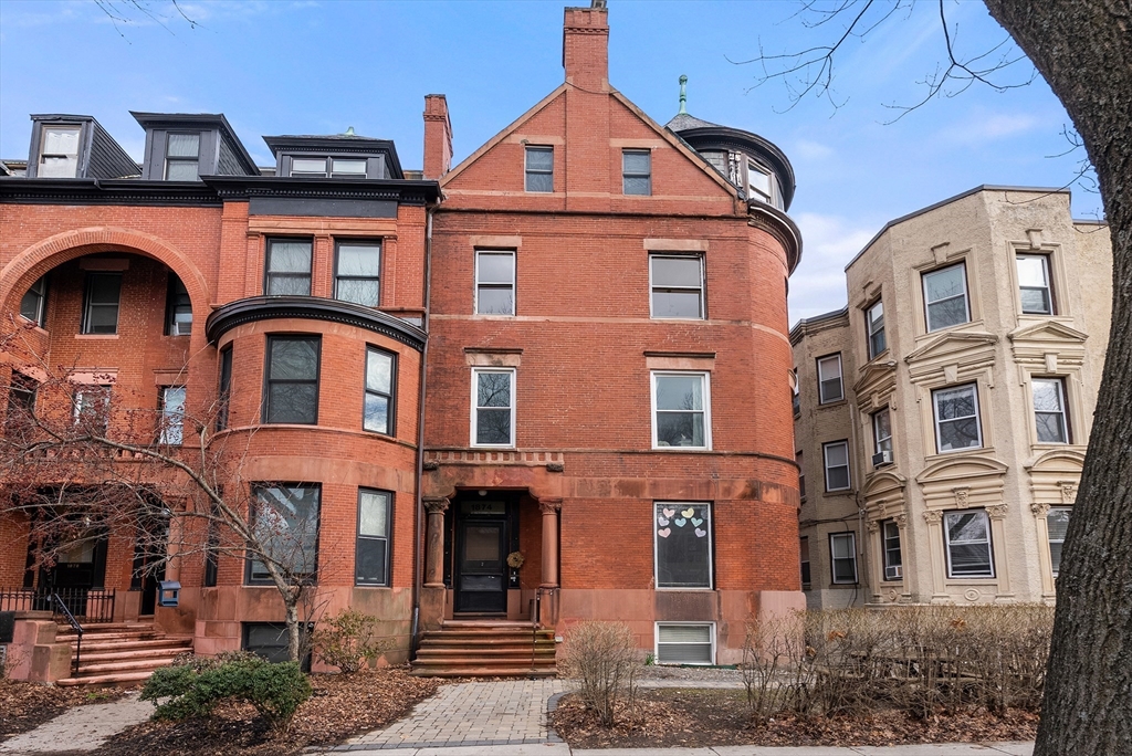 1874 Beacon St, Brookline, Massachusetts, 2 Bedrooms Bedrooms, 4 Rooms Rooms,1 BathroomBathrooms,Residential,For Sale,Beacon St,73488377