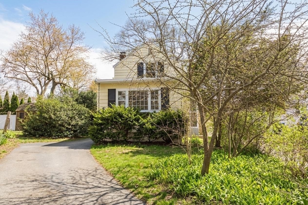 6 Cypress Road, Natick, Massachusetts, 1 Bedroom Bedrooms, 4 Rooms Rooms,1.5 BathroomsBathrooms,Residential,For Sale,Cypress Road,73495410