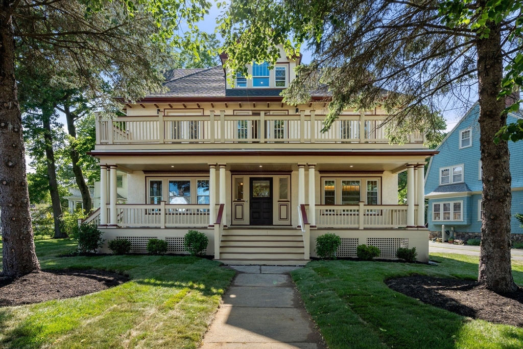 4 Grove St, Medford, Massachusetts, 5 Bedrooms Bedrooms, 10 Rooms Rooms,4.5 BathroomsBathrooms,Residential,For Sale,Grove St,73483264