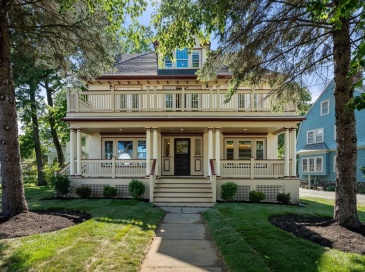 4 Grove St, Medford, Massachusetts, 5 Bedrooms Bedrooms, 10 Rooms Rooms,4.5 BathroomsBathrooms,Residential,For Sale,Grove St,73483264