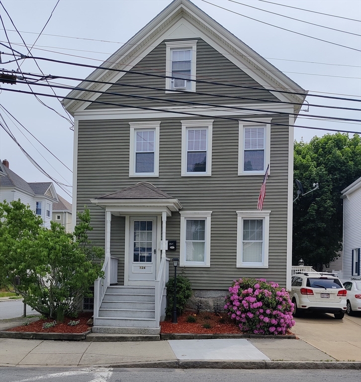 124 Shawmut Ave, New Bedford, Massachusetts, 4 Bedrooms Bedrooms, 12 Rooms Rooms,2 BathroomsBathrooms,Residential Income,For Sale,Shawmut Ave,73484792