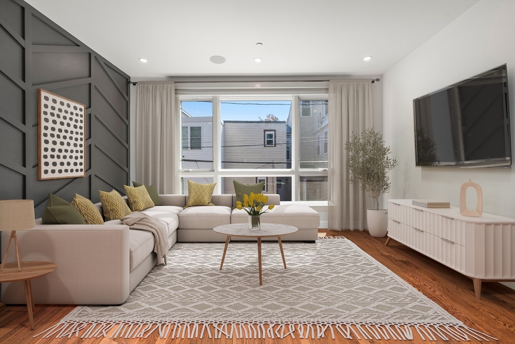 7 Kemble Place, Boston, Massachusetts, 4 Bedrooms Bedrooms, 6 Rooms Rooms,3.5 BathroomsBathrooms,Residential,For Sale,Kemble Place,73470766