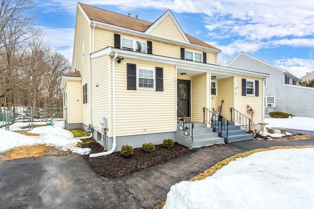 19 Quincy Way, Attleboro, Massachusetts, 2 Bedrooms Bedrooms, 5 Rooms Rooms,1.5 BathroomsBathrooms,Residential,For Sale,Quincy Way,73484399
