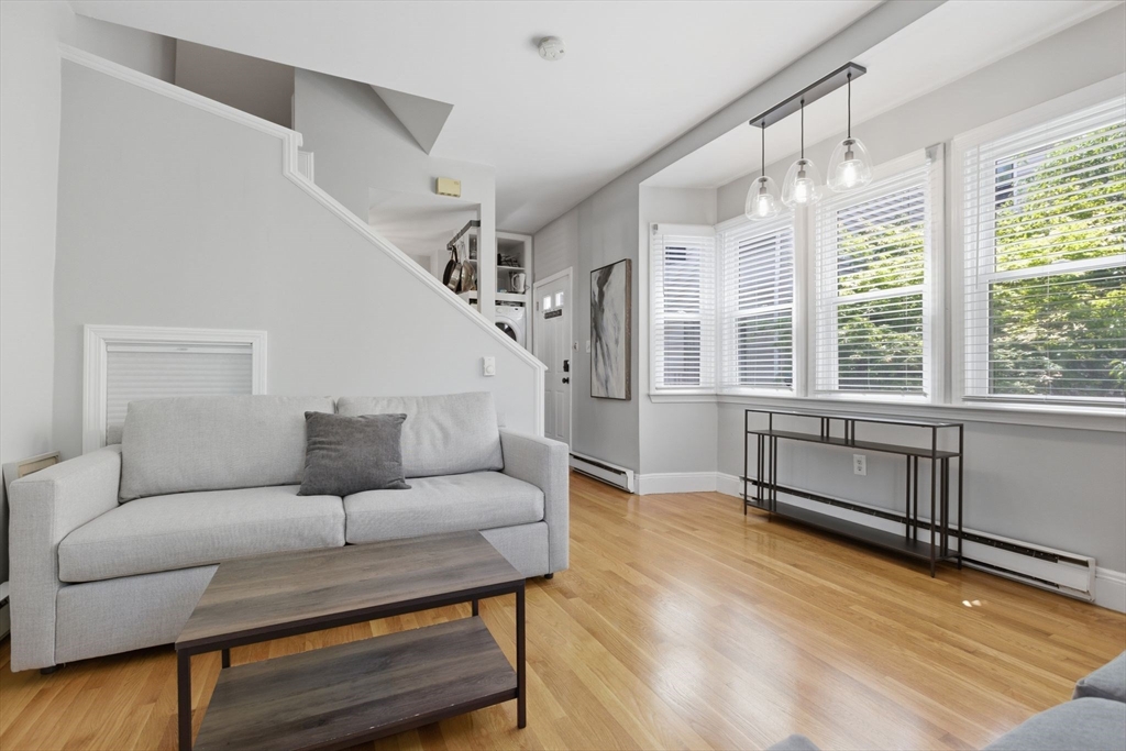 64 Sullivan Street, Boston, Massachusetts, 2 Bedrooms Bedrooms, 5 Rooms Rooms,2 BathroomsBathrooms,Residential Lease,For Rent,Sullivan Street,73523368