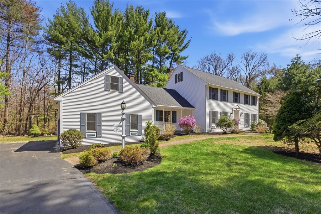 9 Olde Farm Lane, North Reading, Massachusetts, 4 Bedrooms Bedrooms, 9 Rooms Rooms,3 BathroomsBathrooms,Residential,For Sale,Olde Farm Lane,73509051