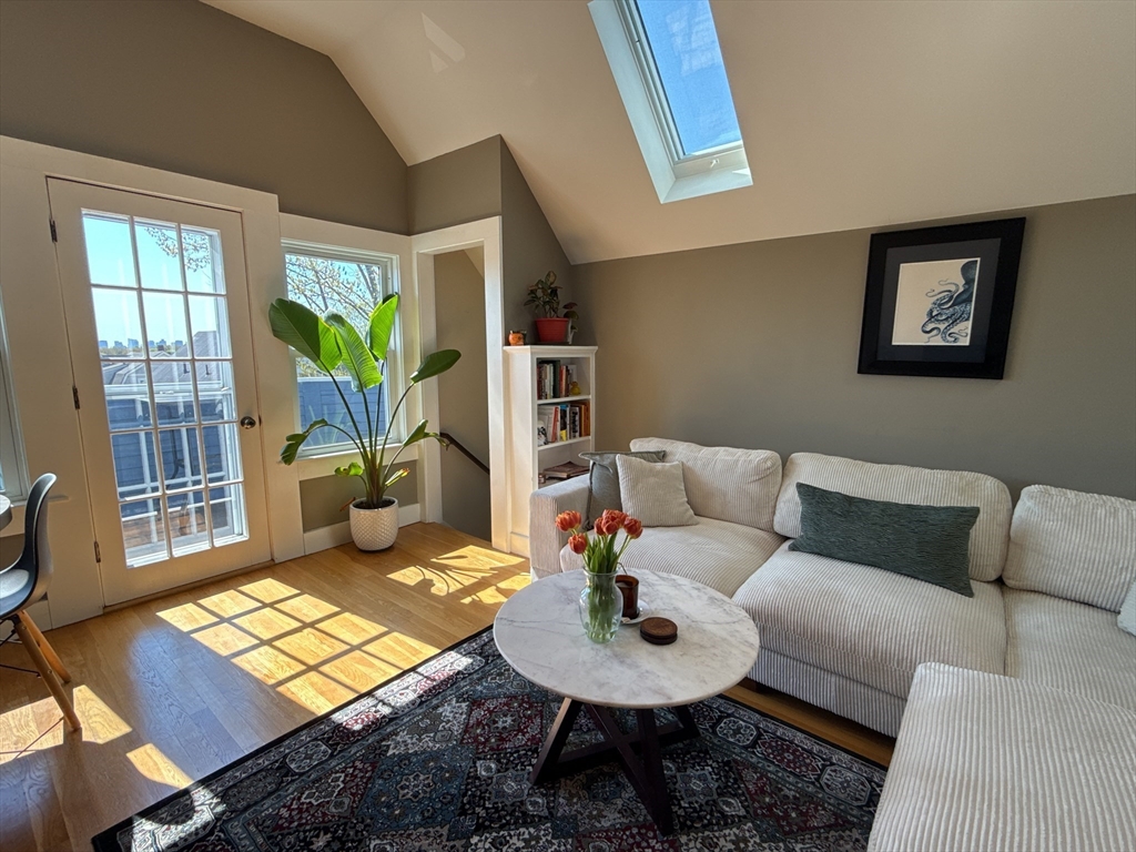 23 Westminster St, Somerville, Massachusetts, 2 Bedrooms Bedrooms, 4 Rooms Rooms,1 BathroomBathrooms,Residential Lease,For Rent,Westminster St,73524899