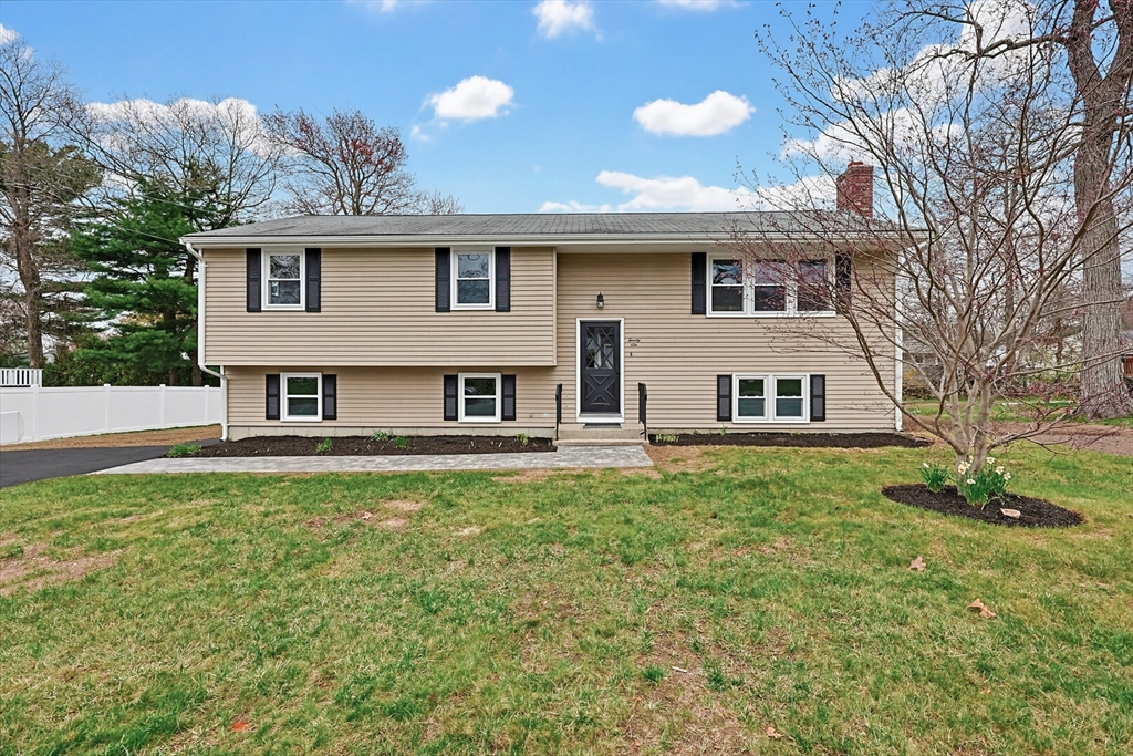 26 Harding St., Milford, Massachusetts, 4 Bedrooms Bedrooms, 7 Rooms Rooms,2 BathroomsBathrooms,Residential,For Sale,Harding St.,73506031