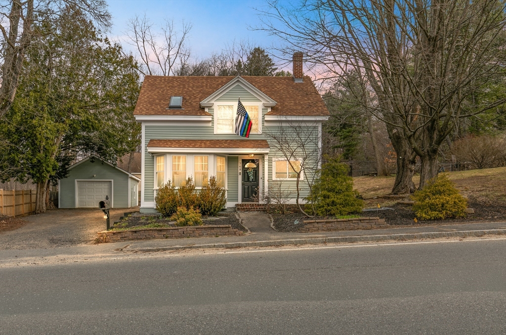 768 Salem, Groveland, Massachusetts, 3 Bedrooms Bedrooms, 8 Rooms Rooms,2.5 BathroomsBathrooms,Residential,For Sale,Salem,73492663
