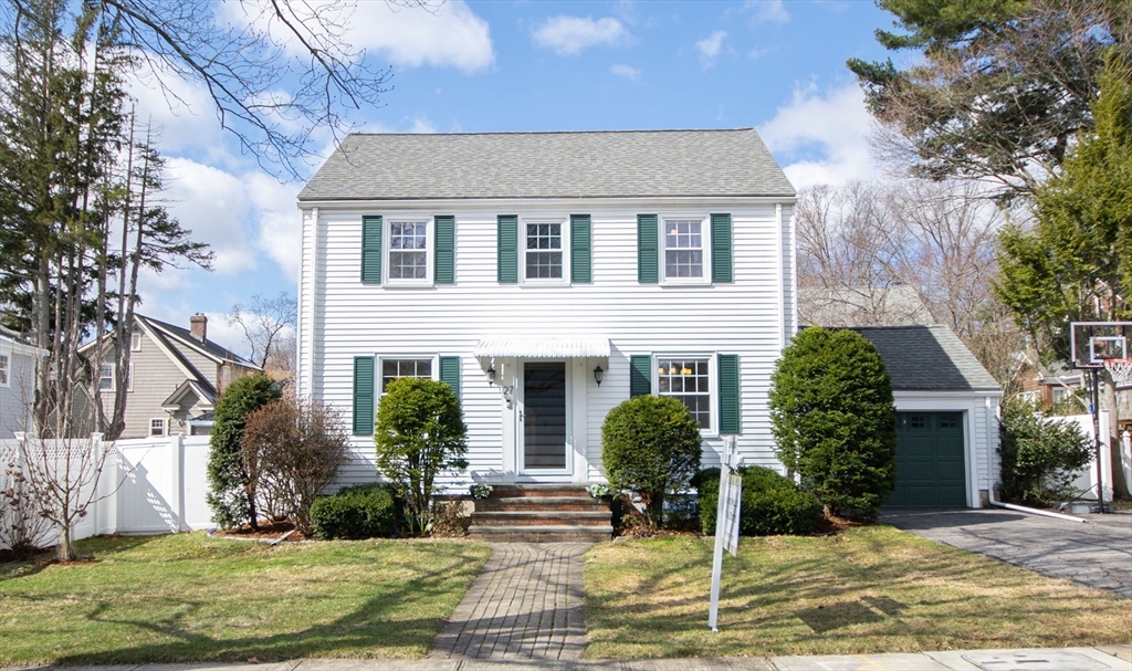 27 Little Pond Rd., Belmont, Massachusetts, 3 Bedrooms Bedrooms, 7 Rooms Rooms,1.5 BathroomsBathrooms,Residential,For Sale,Little Pond Rd.,73491294