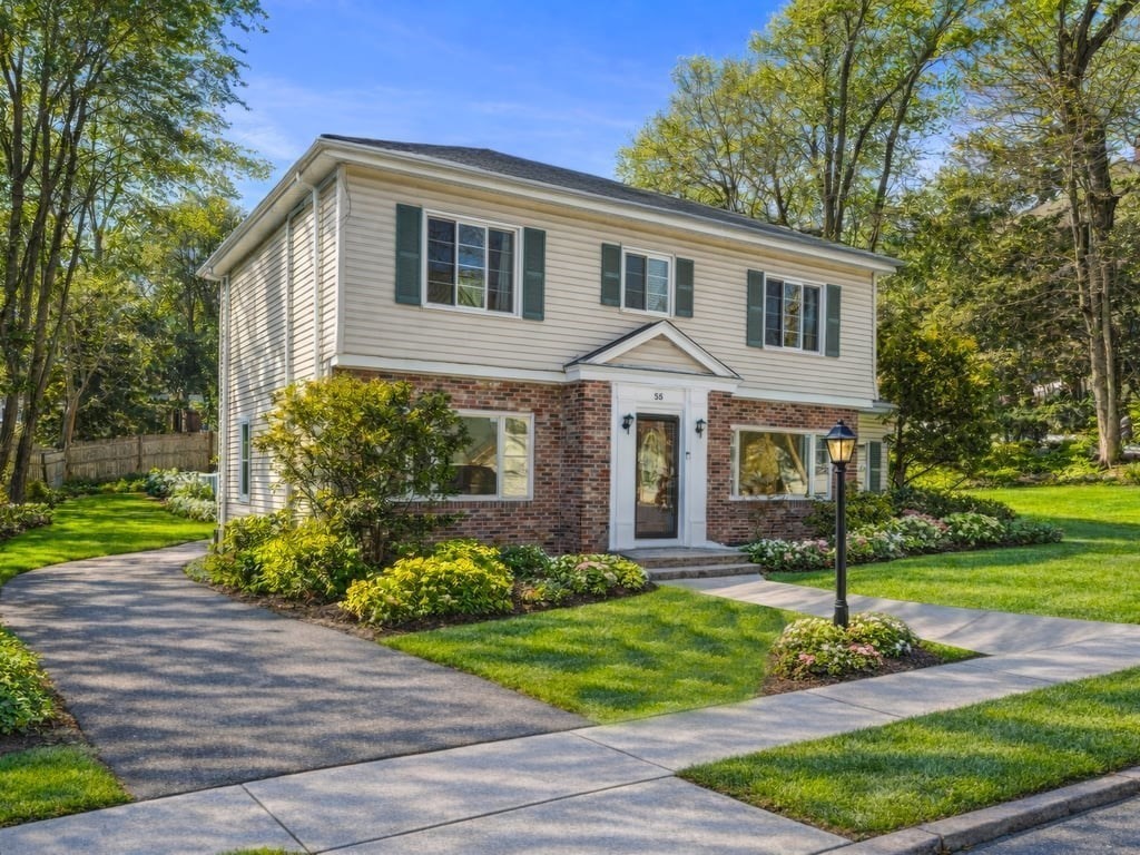55 Bellingham Rd, Brookline, Massachusetts, 4 Bedrooms Bedrooms, 11 Rooms Rooms,2.5 BathroomsBathrooms,Residential,For Sale,Bellingham Rd,73476833