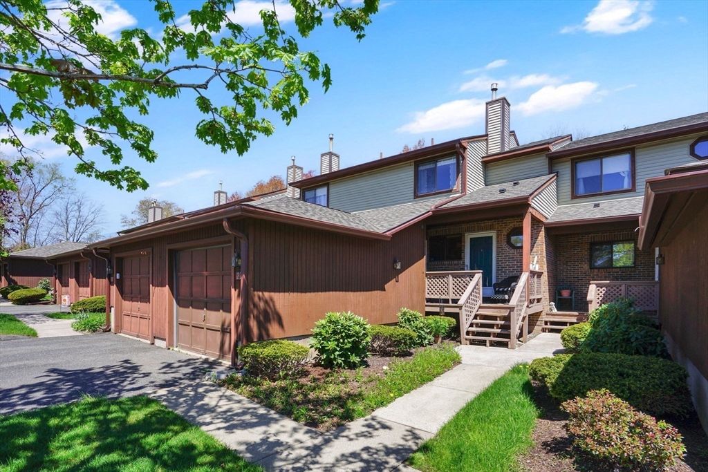 22 Ash Ln, Agawam, Massachusetts, 2 Bedrooms Bedrooms, 5 Rooms Rooms,2.5 BathroomsBathrooms,Residential,For Sale,Ash Ln,73508956