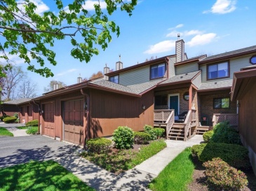 22 Ash Ln, Agawam, Massachusetts, 2 Bedrooms Bedrooms, 5 Rooms Rooms,2.5 BathroomsBathrooms,Residential,For Sale,Ash Ln,73508956