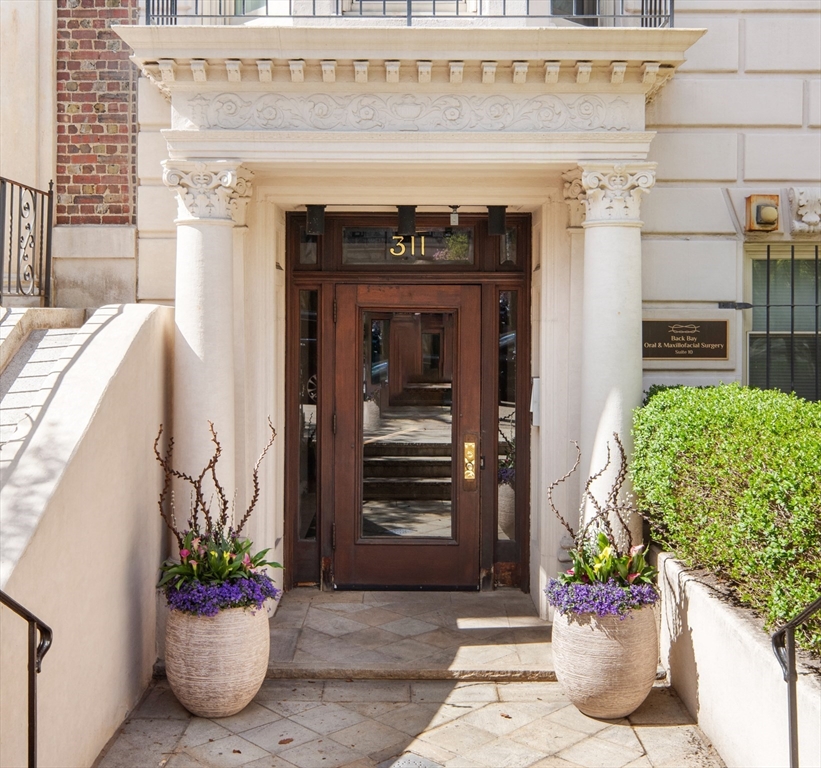 311 Commonwealth Avenue, Boston, Massachusetts, 2 Bedrooms Bedrooms, 5 Rooms Rooms,1.5 BathroomsBathrooms,Residential,For Sale,Commonwealth Avenue,73514141