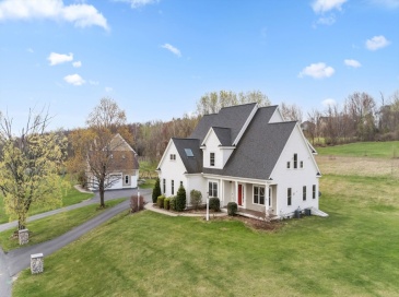 596 South St, Shrewsbury, Massachusetts, 4 Bedrooms Bedrooms, 10 Rooms Rooms,2.5 BathroomsBathrooms,Residential,For Sale,South St,73496839