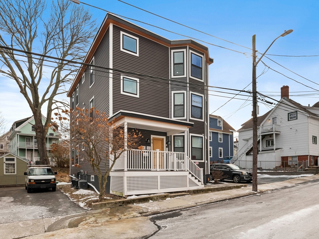 11 Seymour Ave, Lynn, Massachusetts, 2 Bedrooms Bedrooms, 4 Rooms Rooms,2 BathroomsBathrooms,Residential,For Sale,Seymour Ave,73465074