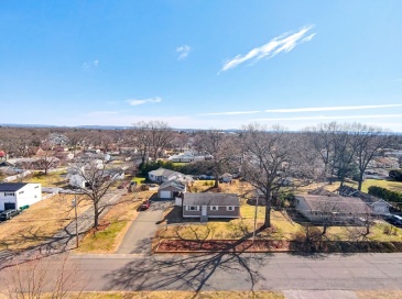 39 Dixie Terrace, Chicopee, Massachusetts, 3 Bedrooms Bedrooms, 6 Rooms Rooms,1 BathroomBathrooms,Residential,For Sale,Dixie Terrace,73493818