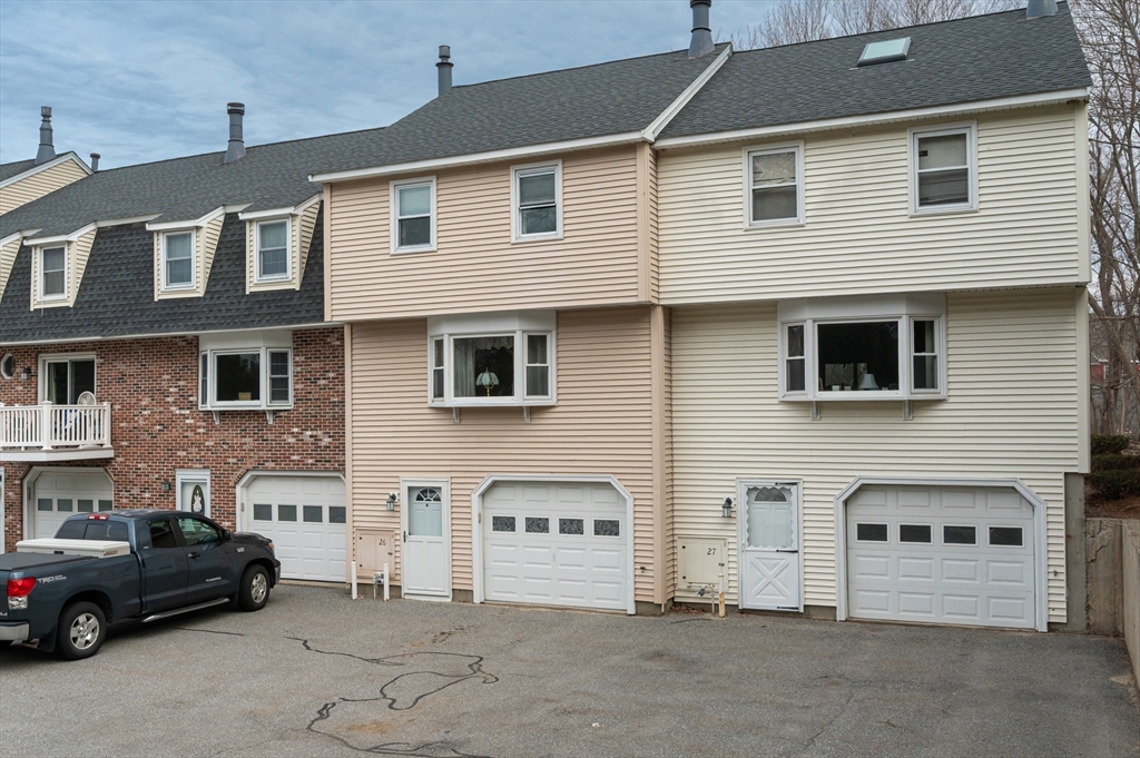52 Frederick St, Dracut, Massachusetts, 2 Bedrooms Bedrooms, 5 Rooms Rooms,1.5 BathroomsBathrooms,Residential,For Sale,Frederick St,73495542