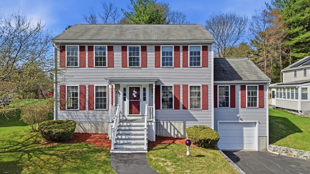 9 Photine Dr, Lowell, Massachusetts, 3 Bedrooms Bedrooms, 7 Rooms Rooms,2 BathroomsBathrooms,Residential,For Sale,Photine Dr,73502828