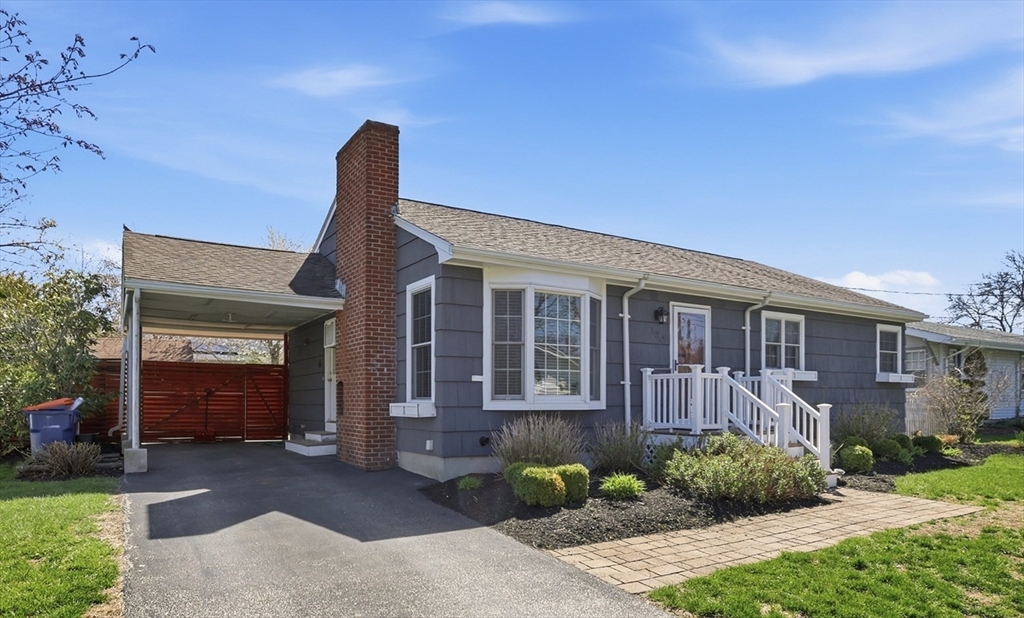 124 Alva Street, New Bedford, Massachusetts, 3 Bedrooms Bedrooms, 5 Rooms Rooms,1.5 BathroomsBathrooms,Residential,For Sale,Alva Street,73509616