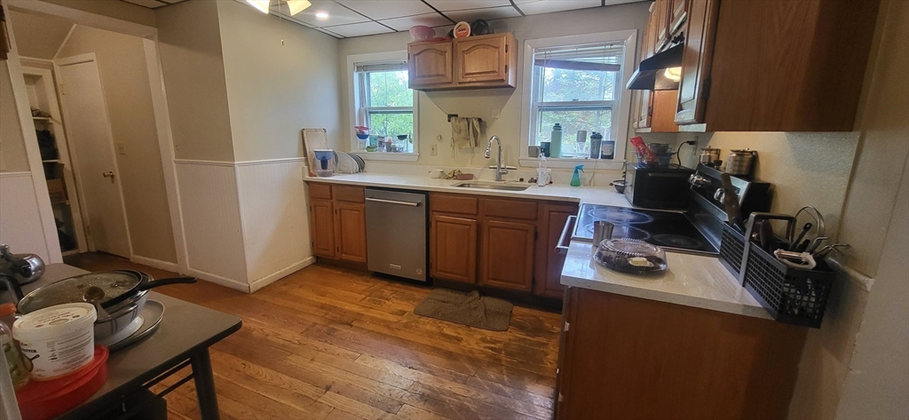 39 Florence, Worcester, Massachusetts, 4 Bedrooms Bedrooms, 6 Rooms Rooms,2 BathroomsBathrooms,Residential Lease,For Rent,Florence,73526724