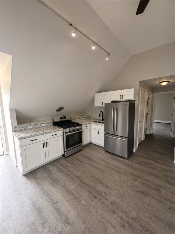 80 Cabot St, Beverly, Massachusetts, 2 Bedrooms Bedrooms, 3 Rooms Rooms,1 BathroomBathrooms,Residential Lease,For Rent,Cabot St,73526970