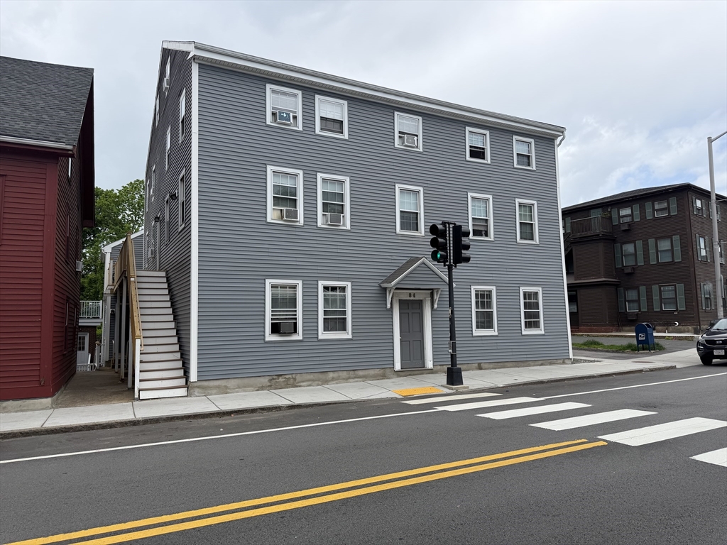 84 Cabot St, Beverly, Massachusetts, 2 Bedrooms Bedrooms, 3 Rooms Rooms,1 BathroomBathrooms,Residential Lease,For Rent,Cabot St,73526782