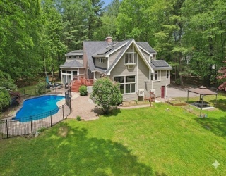 10 Cold Harbor Drive, Northborough, Massachusetts, 5 Bedrooms Bedrooms, 10 Rooms Rooms,4 BathroomsBathrooms,Residential,For Sale,Cold Harbor Drive,73526792