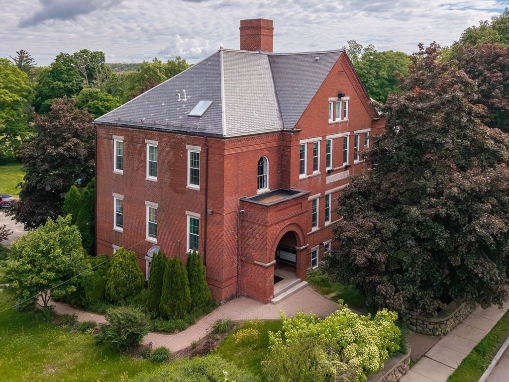 160 Salem Street, Haverhill, Massachusetts, 2 Bedrooms Bedrooms, 4 Rooms Rooms,1.5 BathroomsBathrooms,Residential,For Sale,Salem Street,73526809