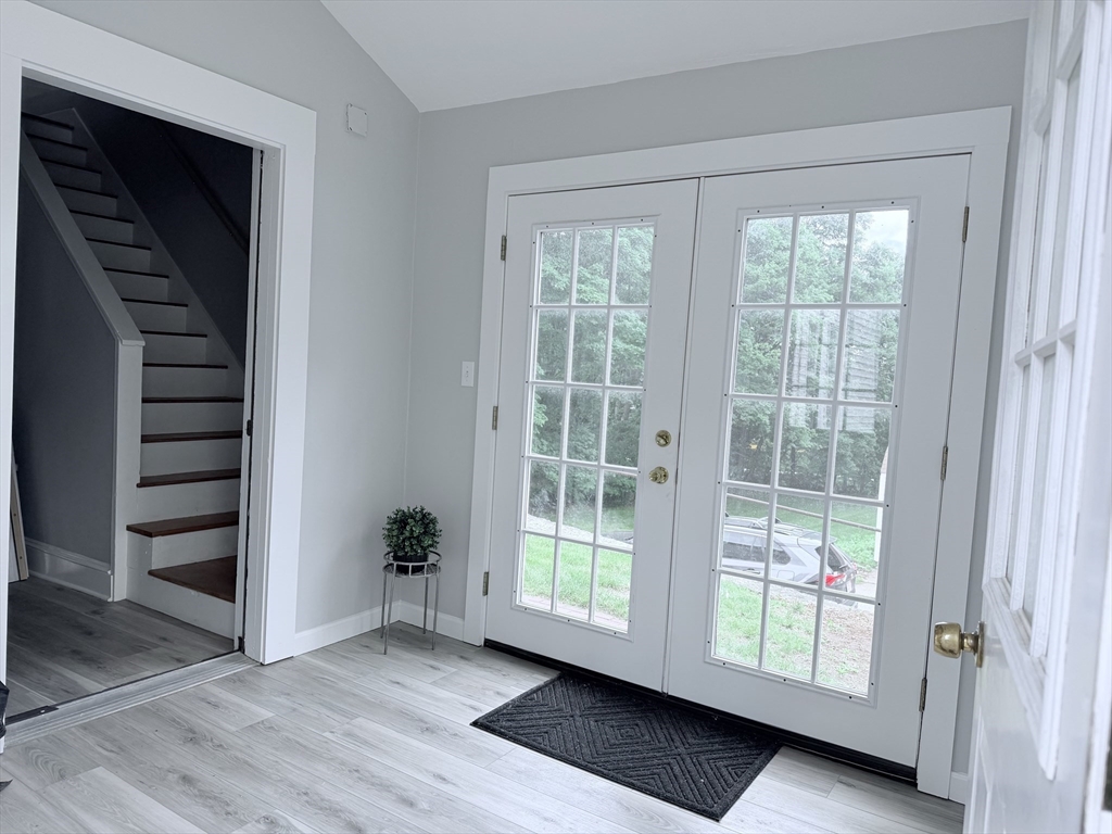 56 South Main St, Uxbridge, Massachusetts, 3 Bedrooms Bedrooms, 6 Rooms Rooms,1 BathroomBathrooms,Residential Lease,For Rent,South Main St,73526843