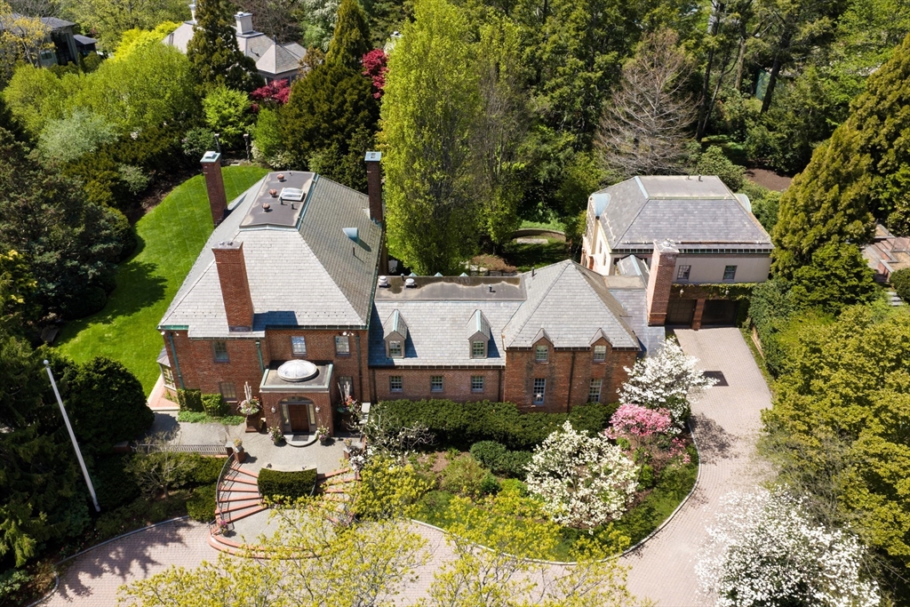 40 Singletree Rd, Brookline, Massachusetts, 6 Bedrooms Bedrooms, 15 Rooms Rooms,7.5 BathroomsBathrooms,Residential,For Sale,Singletree Rd,73526856