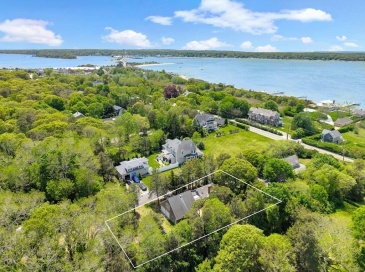3 Troy Street, Oak Bluffs, Massachusetts, 3 Bedrooms Bedrooms, 8 Rooms Rooms,2 BathroomsBathrooms,Residential,For Sale,Troy Street,73527016