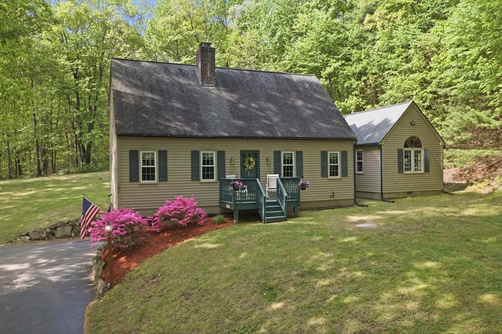 180 Oxford Rd, Charlton, Massachusetts, 3 Bedrooms Bedrooms, 7 Rooms Rooms,1.5 BathroomsBathrooms,Residential,For Sale,Oxford Rd,73527024