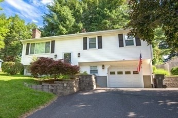 27 Country Club Dr, Westfield, Massachusetts, 3 Bedrooms Bedrooms, 6 Rooms Rooms,1 BathroomBathrooms,Residential,For Sale,Country Club Dr,73526937