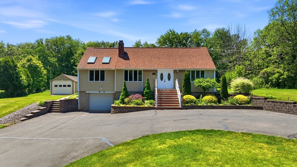 5 Hollow Rd, Wilbraham, Massachusetts, 3 Bedrooms Bedrooms, 6 Rooms Rooms,2.5 BathroomsBathrooms,Residential,For Sale,Hollow Rd,73526909