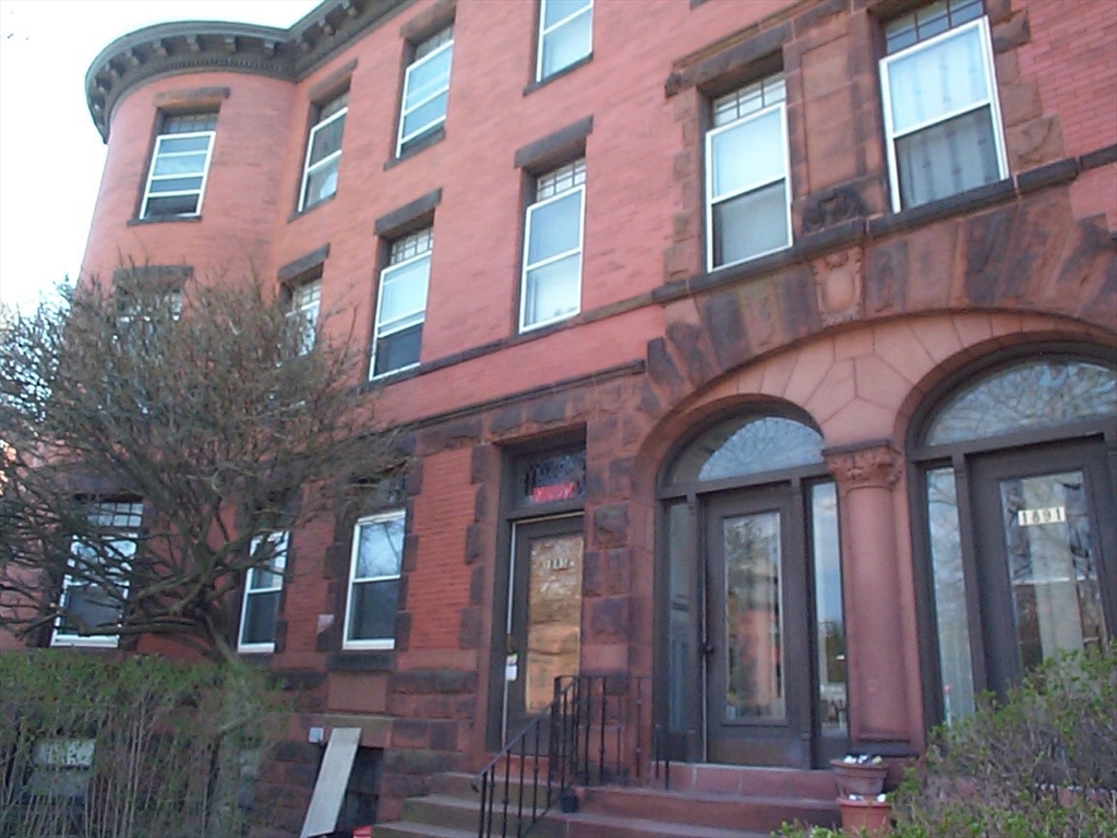 1887 Beacon St, Brookline, Massachusetts, 4 Bedrooms Bedrooms, 8 Rooms Rooms,2.5 BathroomsBathrooms,Residential Lease,For Rent,Beacon St,73527069