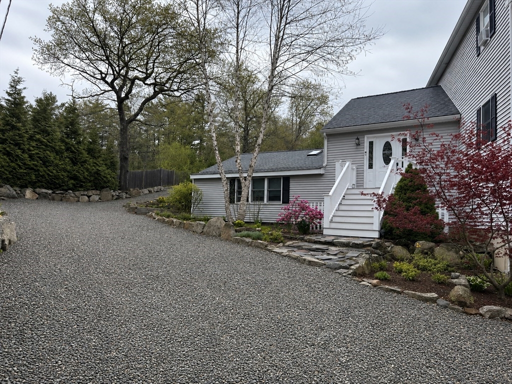 156 R Eastern Ave, Essex, Massachusetts, 2 Bedrooms Bedrooms, 3 Rooms Rooms,1 BathroomBathrooms,Residential Lease,For Rent,Eastern Ave,73515441
