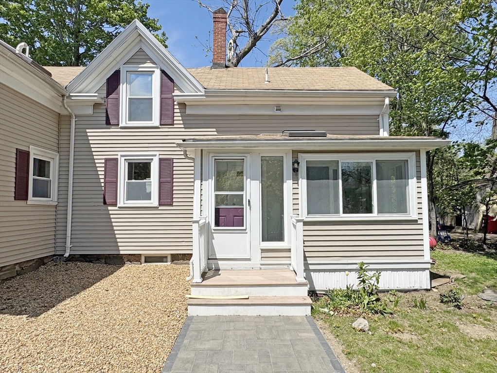 40 Cherry Street, Danvers, Massachusetts, 3 Bedrooms Bedrooms, 7 Rooms Rooms,2 BathroomsBathrooms,Residential Lease,For Rent,Cherry Street,73516380