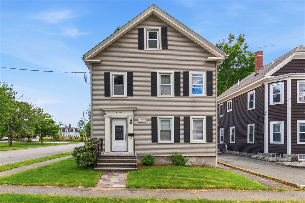 17 Charles St, Danvers, Massachusetts, 5 Bedrooms Bedrooms, 13 Rooms Rooms,2 BathroomsBathrooms,Residential Income,For Sale,Charles St,73527144